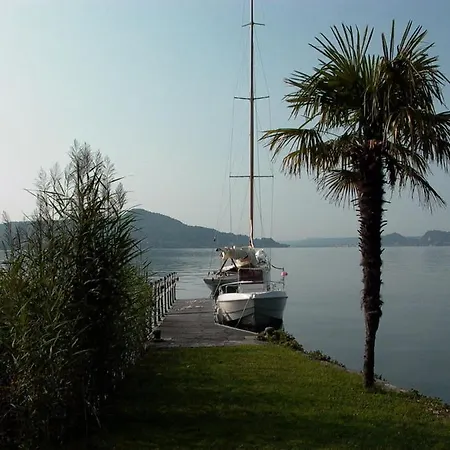 Sleeps 10 With Pool Air Con And Wifi Stresa