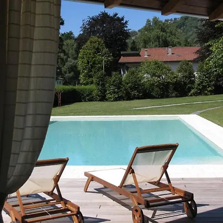 Sleeps 10 With Pool Air Con And Wifi Stresa
