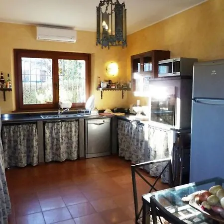 Sleeps 10 With Pool Air Con And Wifi * Stresa