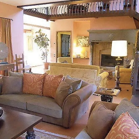 Villa Sleeps 10 With Pool Air Con And Wifi *