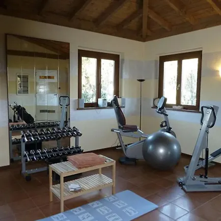 Villa Sleeps 10 With Pool Air Con And Wifi Stresa