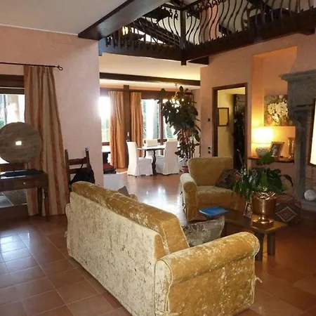 Sleeps 10 With Pool Air Con And Wifi Villa Stresa