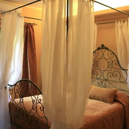 Villa Sleeps 10 With Pool Air Con And Wifi